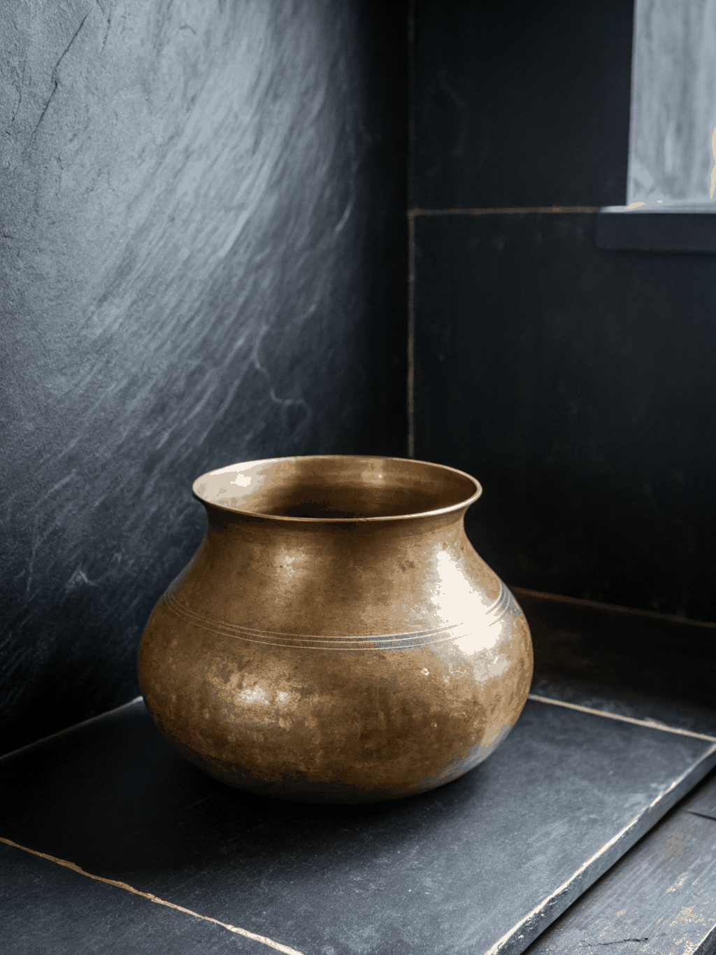 Patina/Material Close-up (Alabaster White)