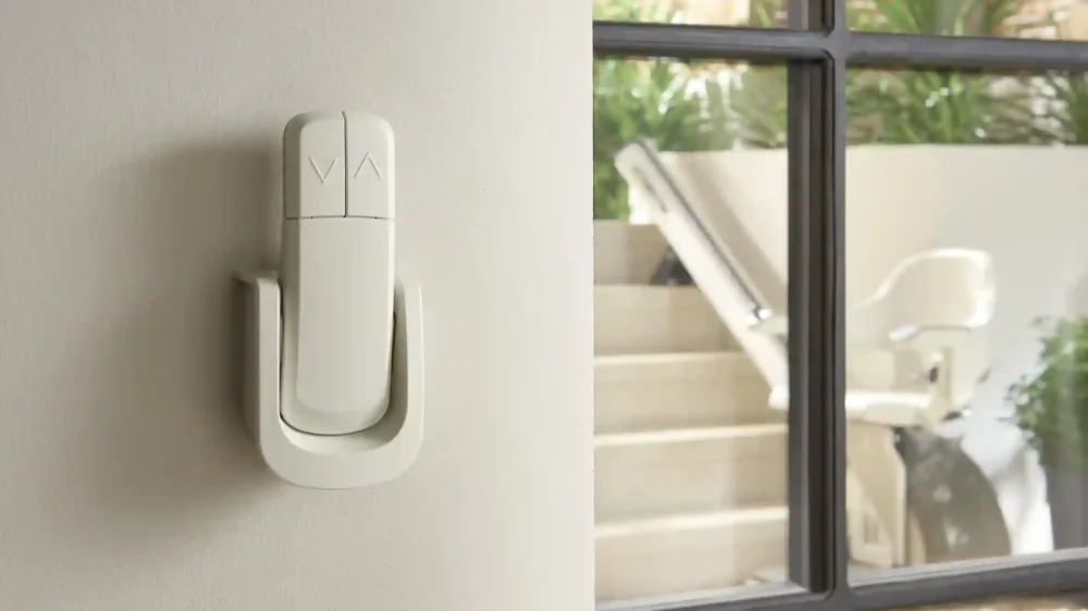 Wall-mounted wireless remote control call station