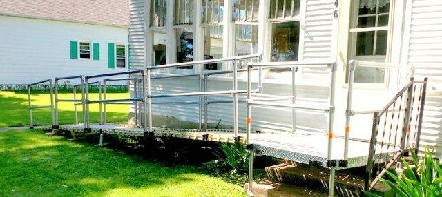Modular aluminum ramp running along a home