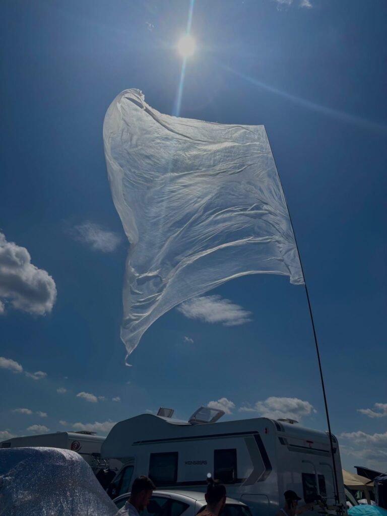 Fotografie von Anika Yago – Hochformat-Impression im natürlichen Licht